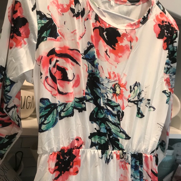 White maxi dress, long sleeve floral summer dress - Picture 8 of 8